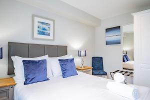 DockView Port 2客房内的一张或多张床位