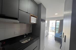 Kuchyň nebo kuchyňský kout v ubytování Mana Beach na Praia de Muro Alto Porto de Galinhas a 300 metros da Praia