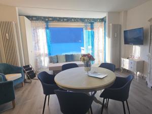 TV a/nebo společenská místnost v ubytování Residenza Lago di Lugano