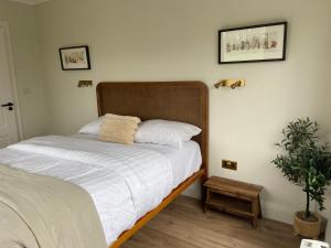Postel nebo postele na pokoji v ubytování Willow Lodge Cashel- Rock View-Sleeps from 2 up to 8 guests