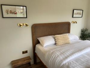 Postel nebo postele na pokoji v ubytování Willow Lodge Cashel- Rock View-Sleeps from 2 up to 8 guests