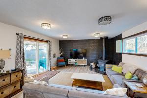 a living room with a couch and a tv at Rockaway Beach Villa in Rockaway Beach
