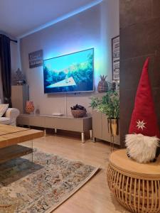 TV a/nebo společenská místnost v ubytování Ático Dúplex Baladrar Gran Terraza 8Km Playa Dénia-Oliva Nova Golf -IDEAL Familias y Grupos