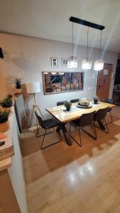 Kuchyň nebo kuchyňský kout v ubytování Ático Dúplex Baladrar Gran Terraza 8Km Playa Dénia-Oliva Nova Golf -IDEAL Familias y Grupos