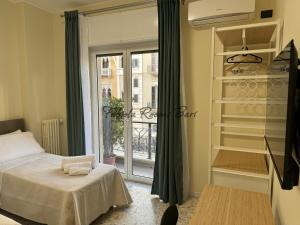 Postel nebo postele na pokoji v ubytování Fabiola Rooms Bari + 13 fotografií