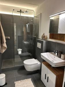 Ένα μπάνιο στο Kempten zentral 1-Zimmer Wohnung mit Parkplatz +10 φωτογραφίες
