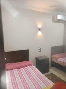 a bedroom with two bunk beds and a lamp at فندق الإيمان El Eman Hotel in Maḩaţţat Idfū
