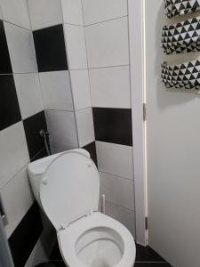 Uma casa de banho em Forest Nest Divčibare