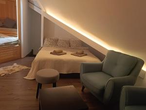Uma cama ou camas num quarto em Forest Nest Divčibare