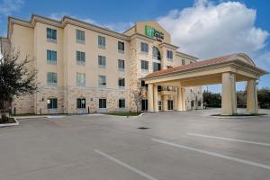 a hotel with a parking lot in front of it at Holiday Inn Express & Suites Houston Northwest-Brookhollow by IHG in Houston