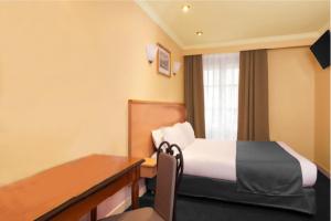 Ένα ή περισσότερα κρεβάτια σε δωμάτιο στο Hotel Plaza San Lazaro