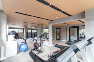 a gym with treadmills and elliptical machines at HUB Alto da Boa Vista - Studios por temporada in Sao Paulo