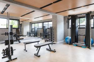 a gym with several treadmills and dumbbells at HUB Alto da Boa Vista - Studios por temporada in Sao Paulo +36 photos