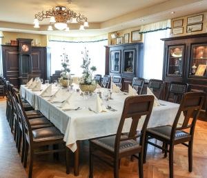 Restoran või mõni muu söögikoht majutusasutuses Hotel Kaiserhof