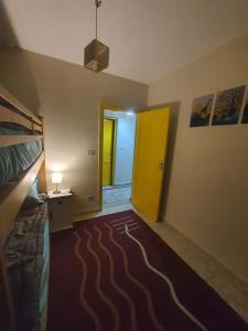 Kama o mga kama sa kuwarto sa TREE Serviced Apartment -3BHK Self check-in