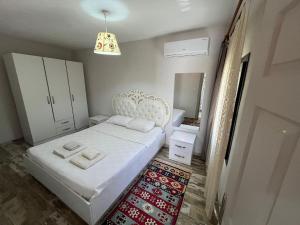 Ένα ή περισσότερα κρεβάτια σε δωμάτιο στο Bodrum Center 1plus1 for 4 people Stone Building - Citak Mansions