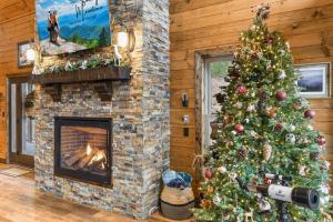 Фотография из галереи New Luxury Lodge - Gatlinburg - Mountain View! в городе Гатлинберг