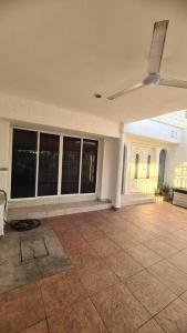 a living room with a ceiling fan and a room with windows at Casa 16 personas 7 cuadras playa in Mazatlán