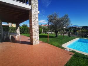 a house with a swimming pool in a yard at Villa Garda Relax in Manerba del Garda