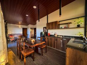 Kuchyň nebo kuchyňský kout v ubytování Wabi-Sabi House + 8 fotografií