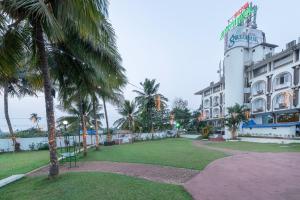 Treebo Green Park外面的花园