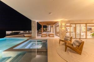Gallery image of NEW Stunning Villa, full staff, gym and has its own Private Swimmable Beach in San José del Cabo