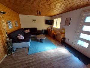 an overhead view of a living room with a couch at Ferienwohnung EnFiNi in Fieschertal