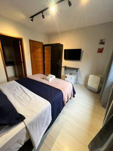Katil atau katil-katil dalam bilik di Suíte Independente em Petrópolis