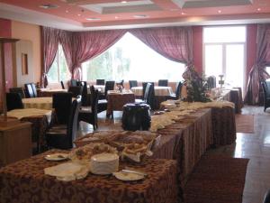 A restaurant or other place to eat at Hotel Dar Eddaya