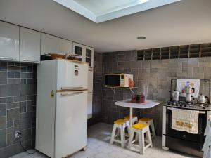 מטבח או מטבחון ב-Quarto com 3 camas