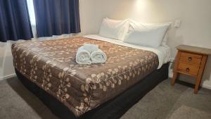 Postel nebo postele na pokoji v ubytování Academy Lodge Motel