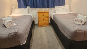 Postel nebo postele na pokoji v ubytování Academy Lodge Motel
