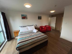 Postel nebo postele na pokoji v ubytování Academy Lodge Motel