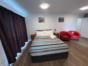 Postel nebo postele na pokoji v ubytování Academy Lodge Motel