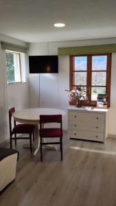 a room with a table and two chairs and a dresser at Apartament a Mas l'Erm in Girona