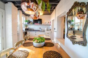 Una cocina o kitchenette en Amazing views of NYC and Patio 10 mins from NYC