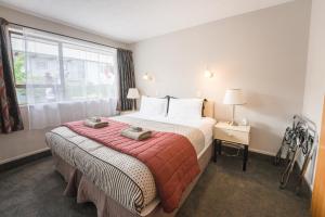 Postel nebo postele na pokoji v ubytování Strathern Motor Lodge