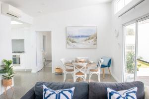 a living room with a couch and a table at Belle Bay in Albany