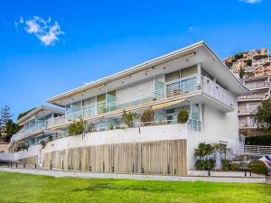 a white building with a fence in front of it at Apartment in Roses near beach in Montjoys