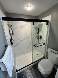 Ένα μπάνιο στο Apartment in Saratoga Springs +16 φωτογραφίες