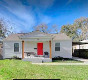 a white house with a red door at Warm & Comfy 4BR near NRG, Stadium Medical and CTR in Houston