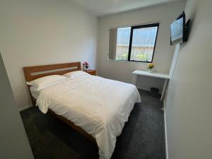 Postel nebo postele na pokoji v ubytování CozyNest2