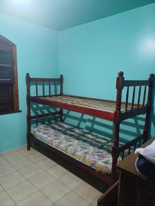 a couple of bunk beds in a room at Casa de Praia aconchego in Guaratuba