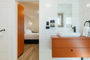 The Queens Gladstone客房内的一张或多张床位