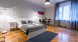 Posteľ alebo postele v izbe v ubytovaní Sereno Apartments