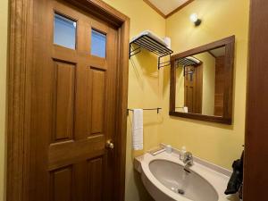 ห้องน้ำของ Place yatsugatake Lodge&cottage +53 ภาพ