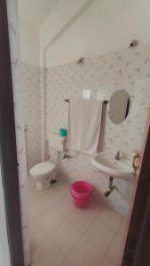 Ένα μπάνιο στο Cozy 2Bhk Near Candolim beach & centrally located