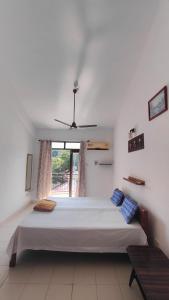 Ένα ή περισσότερα κρεβάτια σε δωμάτιο στο Cozy 2Bhk Near Candolim beach & centrally located