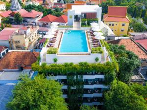 Bazén v ubytování Penh House Hotel nebo v jeho okolí