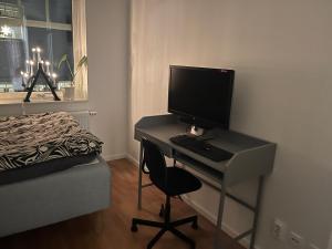 TV a/nebo společenská místnost v ubytování Solbacken 59